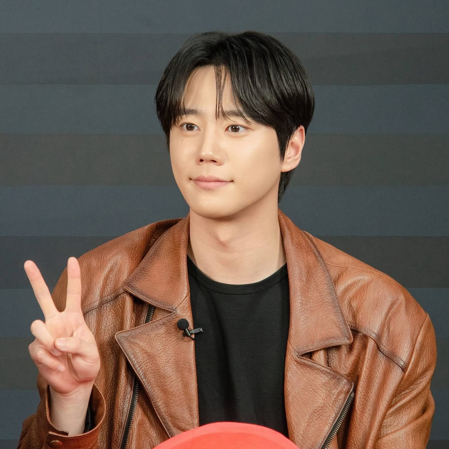Behind-the-scenes cut of Lee Junyoung