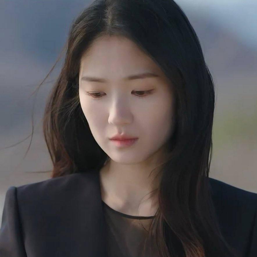 Recent activity shot of Kim Hyeyoon