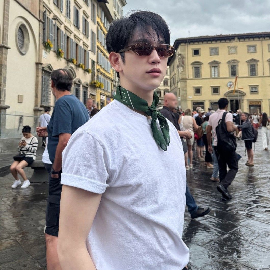 Recent activity shot of Park Jinyoung