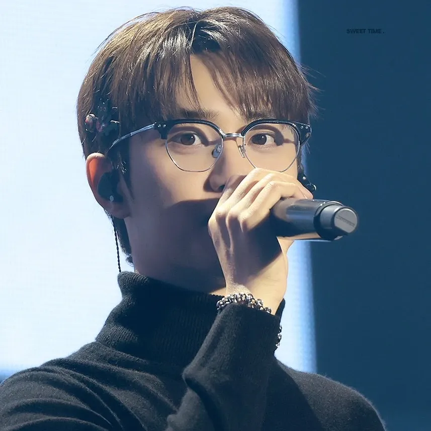 A moment captured by a fan of Doh Kyungsoo (D.O.)