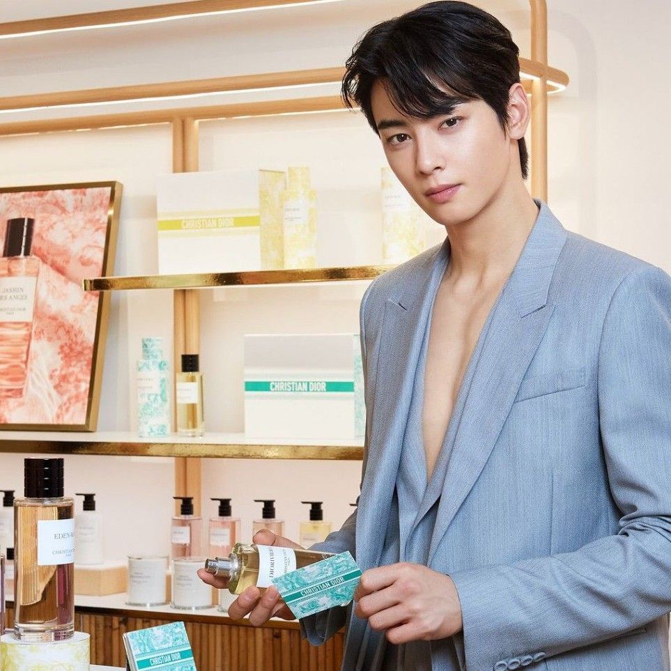 Foto terbaru dari Cha Eunwoo