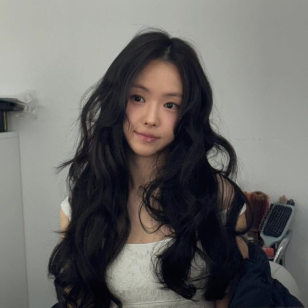 Popular profile image of Son Naeun selected by vote