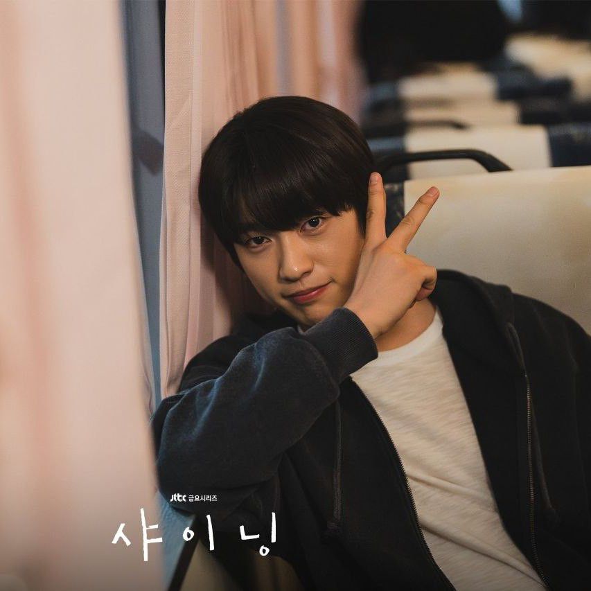 A moment captured by a fan of Park Jinyoung