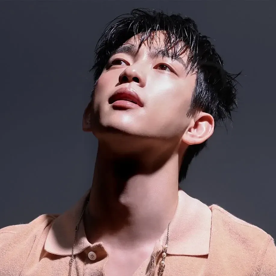 Behind-the-scenes cut of Park Jinyoung