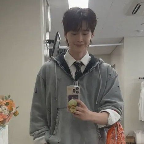 李鍾碩的最新照片