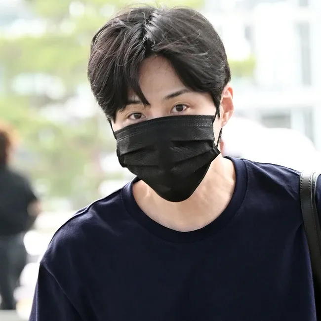 Behind-the-scenes cut of Kim Seonho