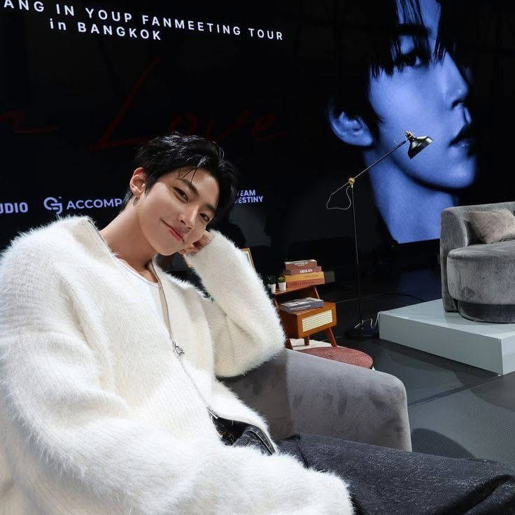 황인엽 최근 활동샷