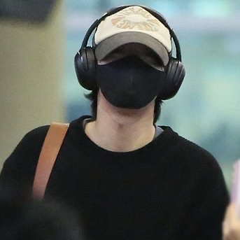 粉丝拍下的安孝燮瞬间