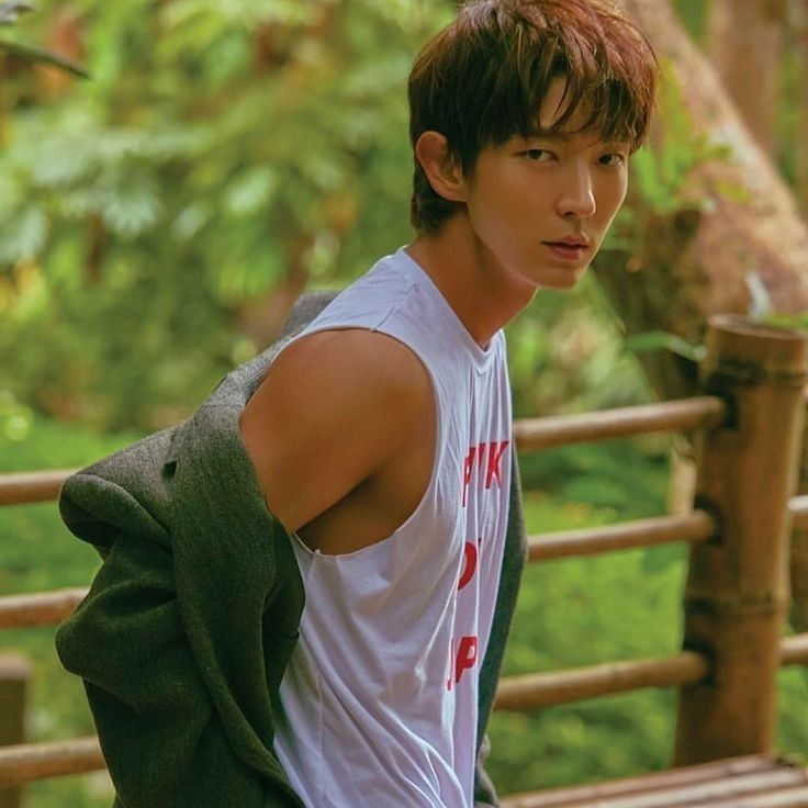 A moment captured by a fan of Lee Joongi