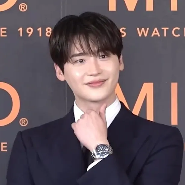 Behind-the-scenes cut of Lee Jongsuk