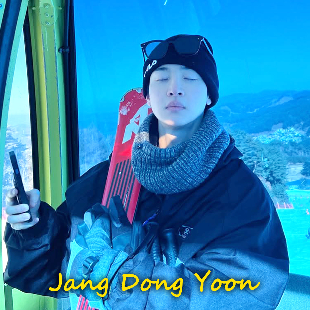 A moment captured by a fan of Jang Dongyoon