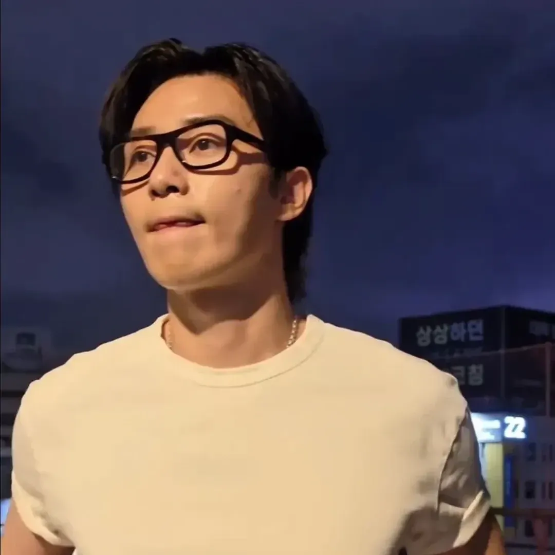 Latest photo of Park Seojoon