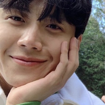 粉丝拍下的金宣虎瞬间