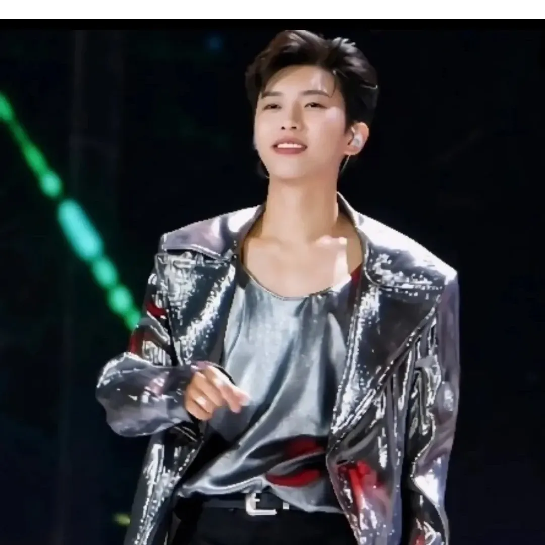 A moment captured by a fan of Lim Youngwoong