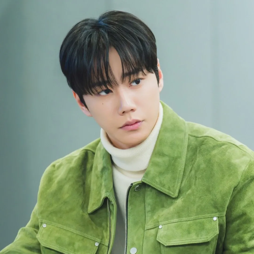 Behind-the-scenes cut of Lee Junyoung