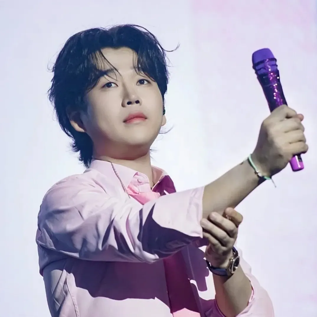 A moment captured by a fan of Hwang Youngwoong