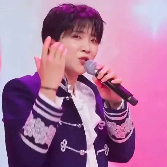 Behind-the-scenes cut of Hwang Yunsung