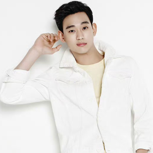 粉絲拍下的金秀賢瞬間