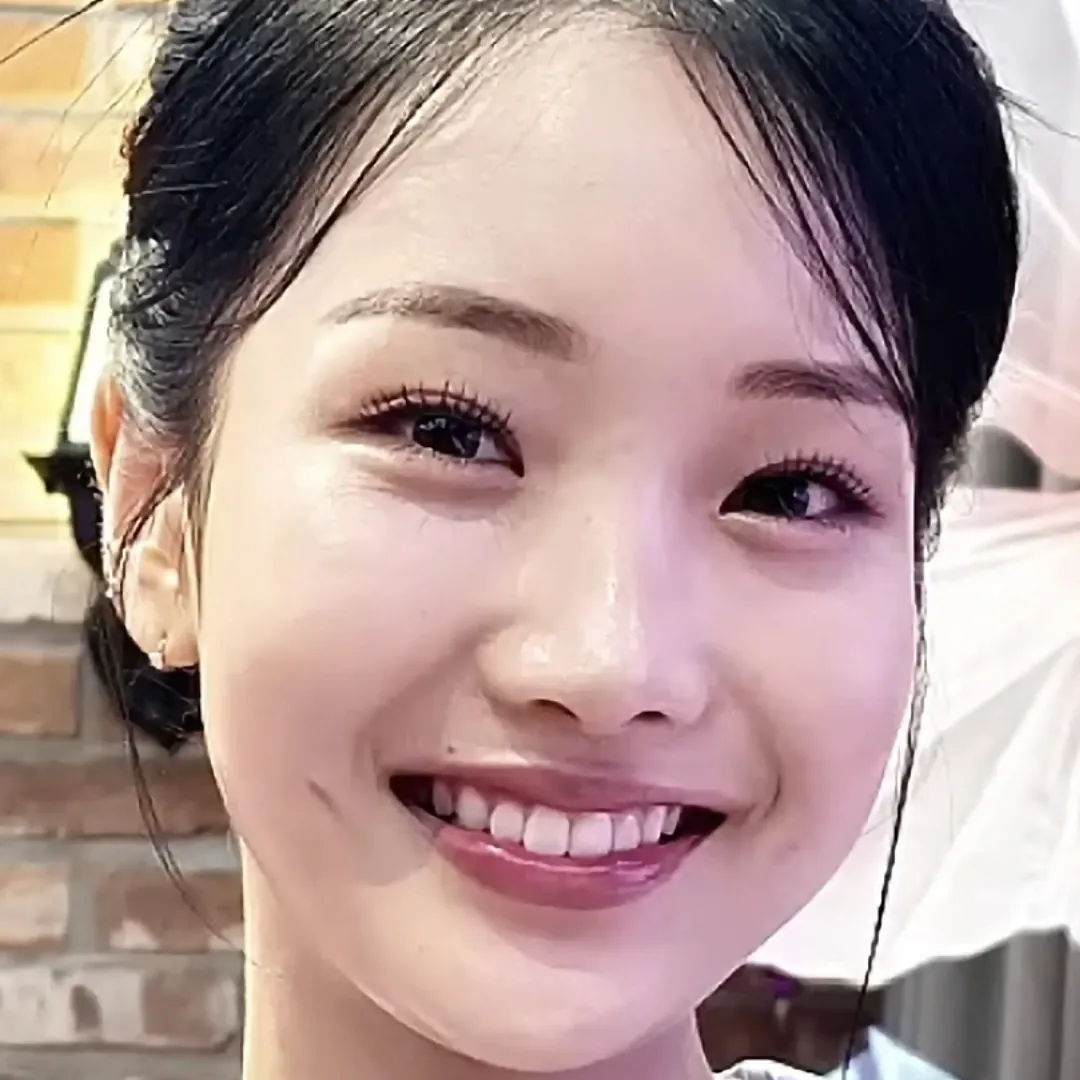 A moment captured by a fan of Kim Soyeon (2004)
