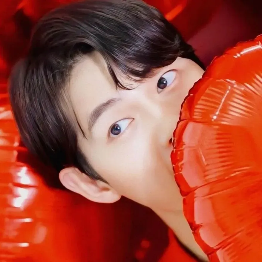 Behind-the-scenes cut of Song Joongki