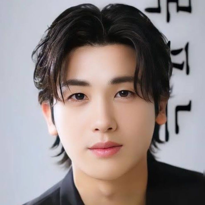 Behind-the-scenes cut of Park Hyungsik