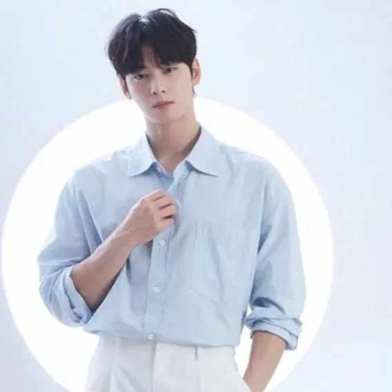 Recent activity shot of Cha Eunwoo