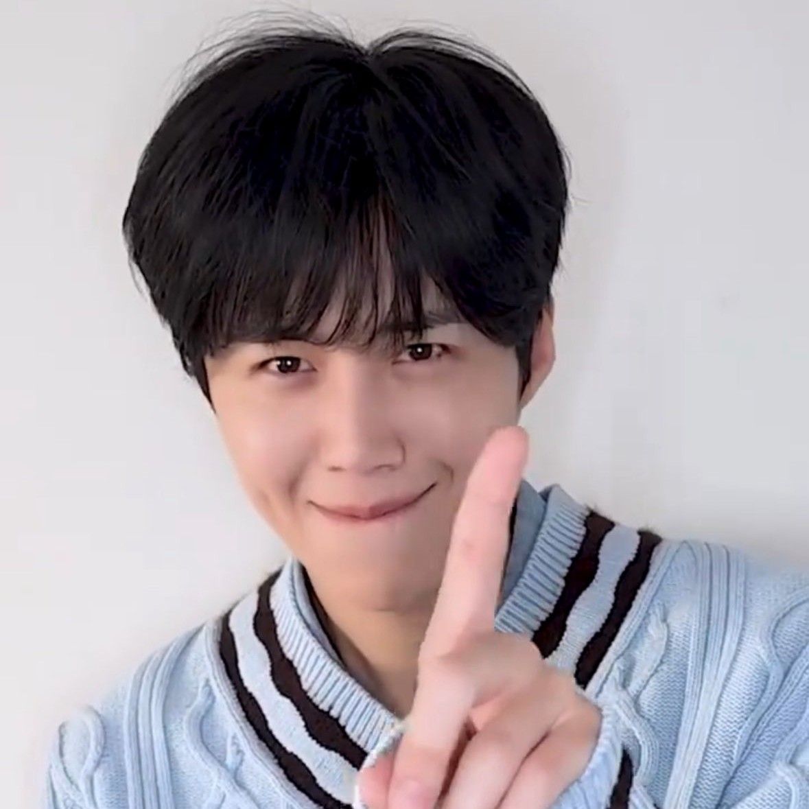 粉絲拍下的金宣虎瞬間