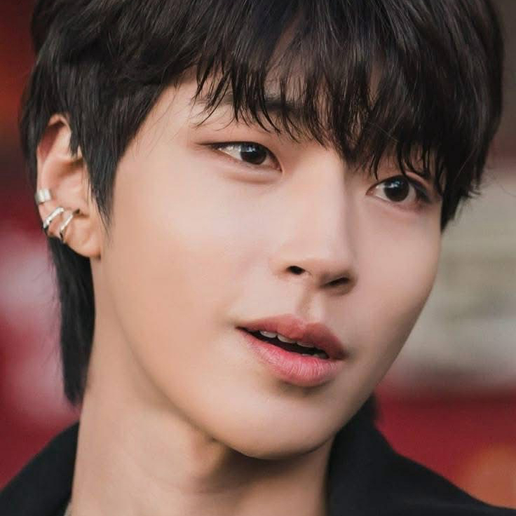 Momen yang diabadikan oleh penggemar Hwang Inyoup