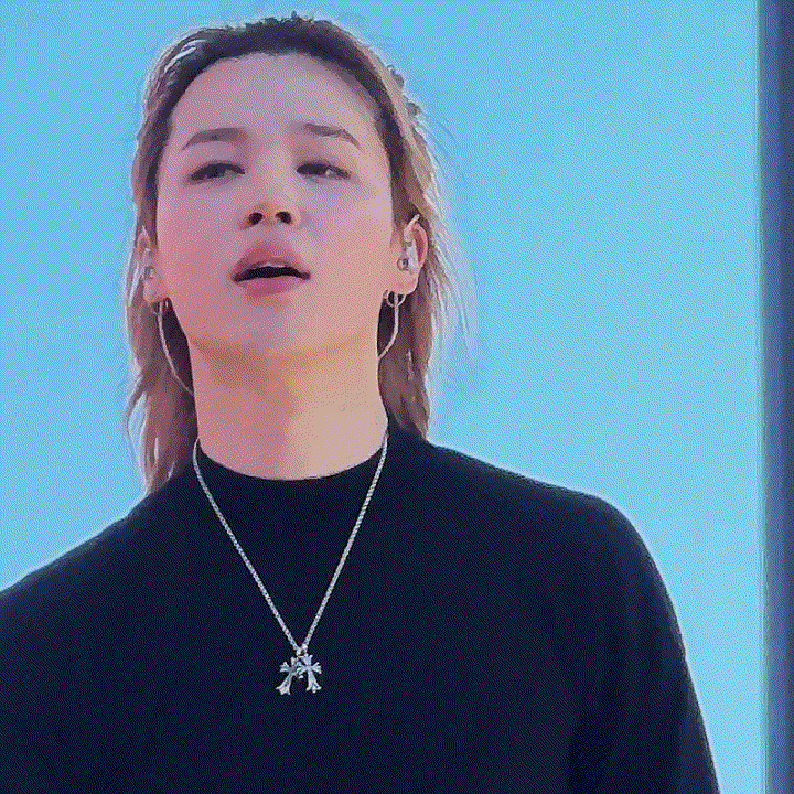 Behind-the-scenes cut of Ha Jimin