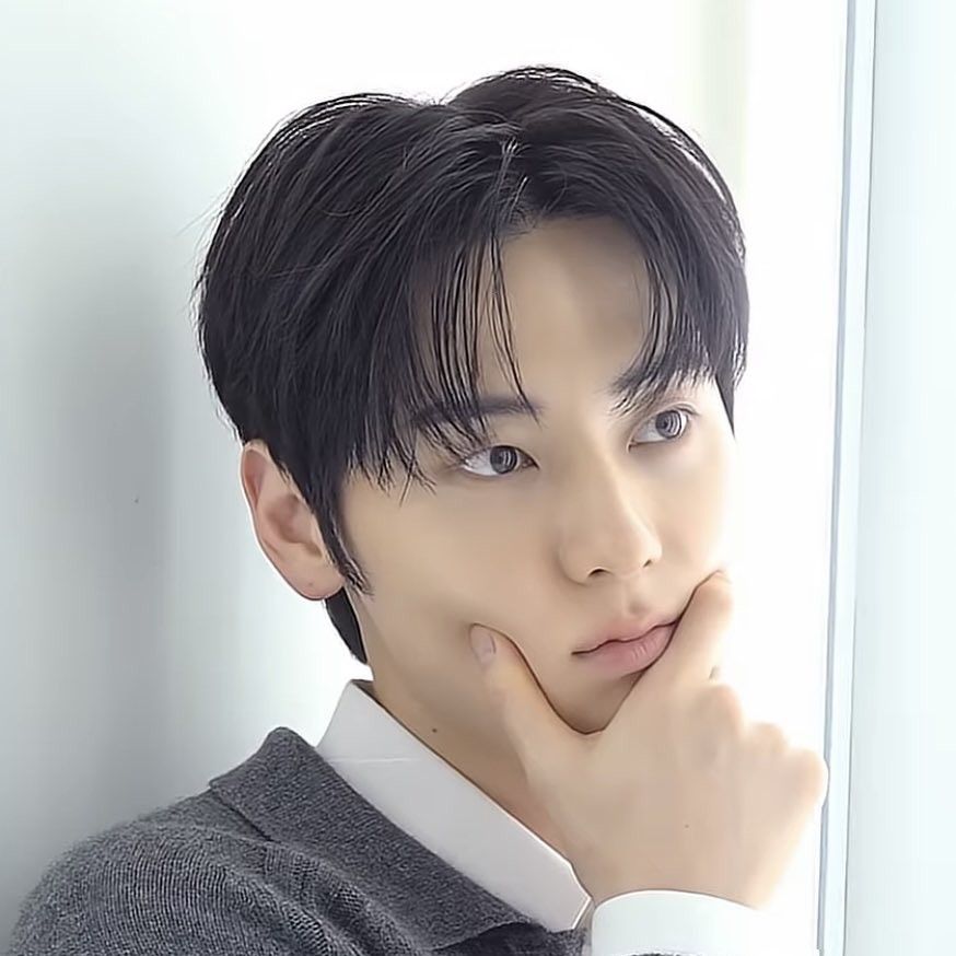 황민현의 비하인드 컷