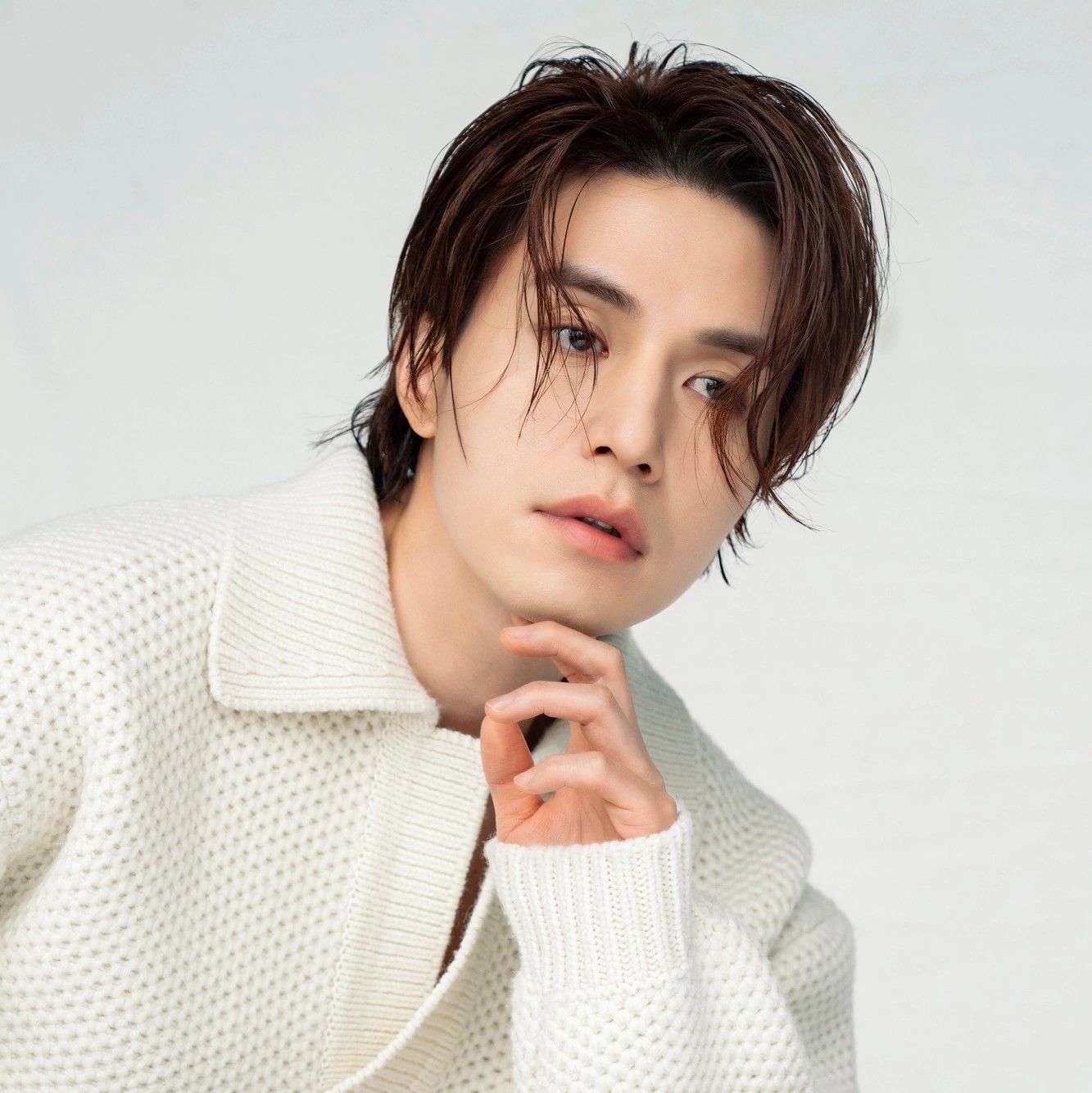 Behind-the-scenes cut of Lee Dongwook