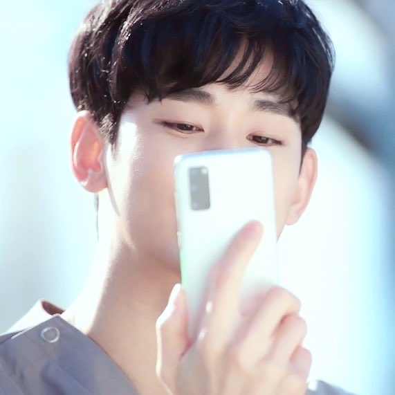 A moment captured by a fan of Kim Soohyun