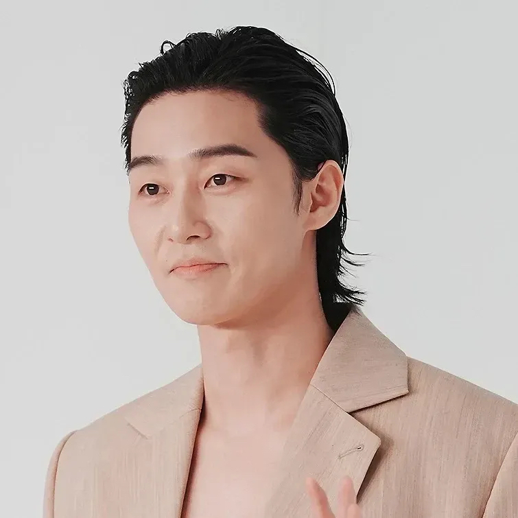 Behind-the-scenes cut of Park Seojoon