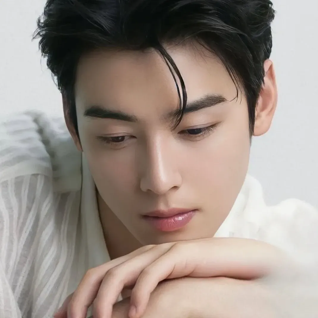 Latest photo of Cha Eunwoo