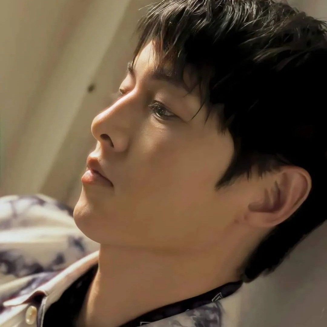 粉絲拍下的宋仲基瞬間