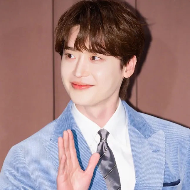 Latest photo of Lee Jongsuk
