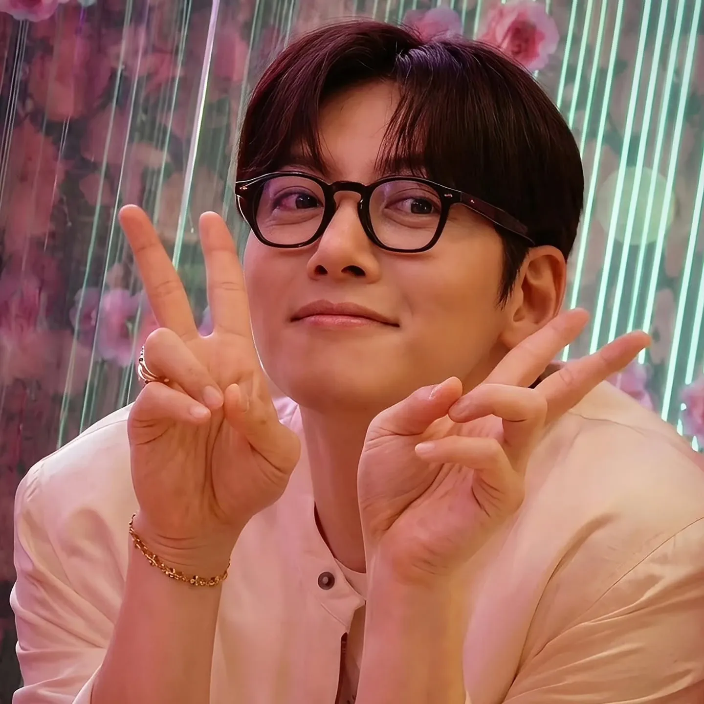 Behind-the-scenes cut of Ji Changwook