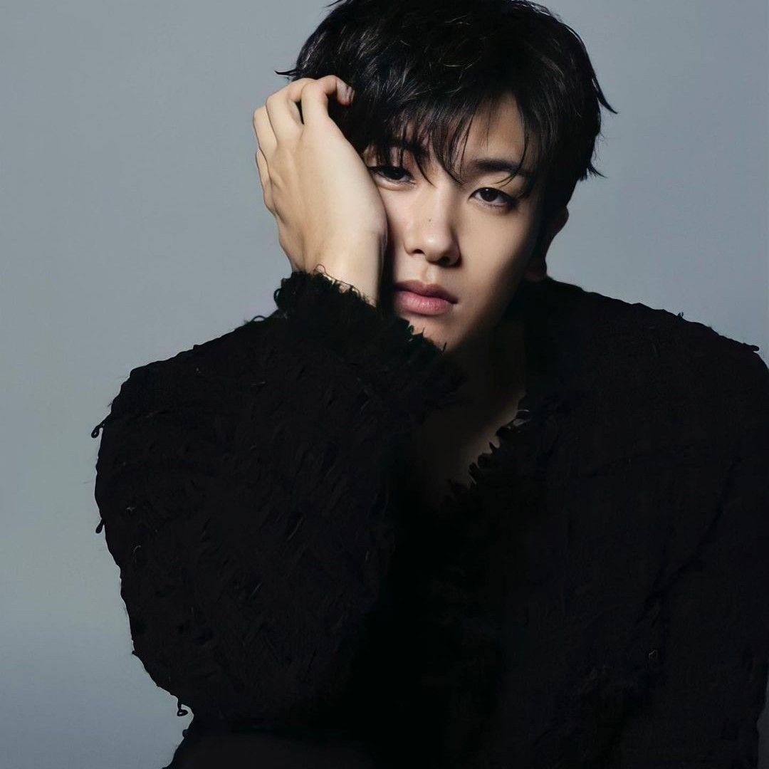 Behind-the-scenes cut of Park Hyungsik