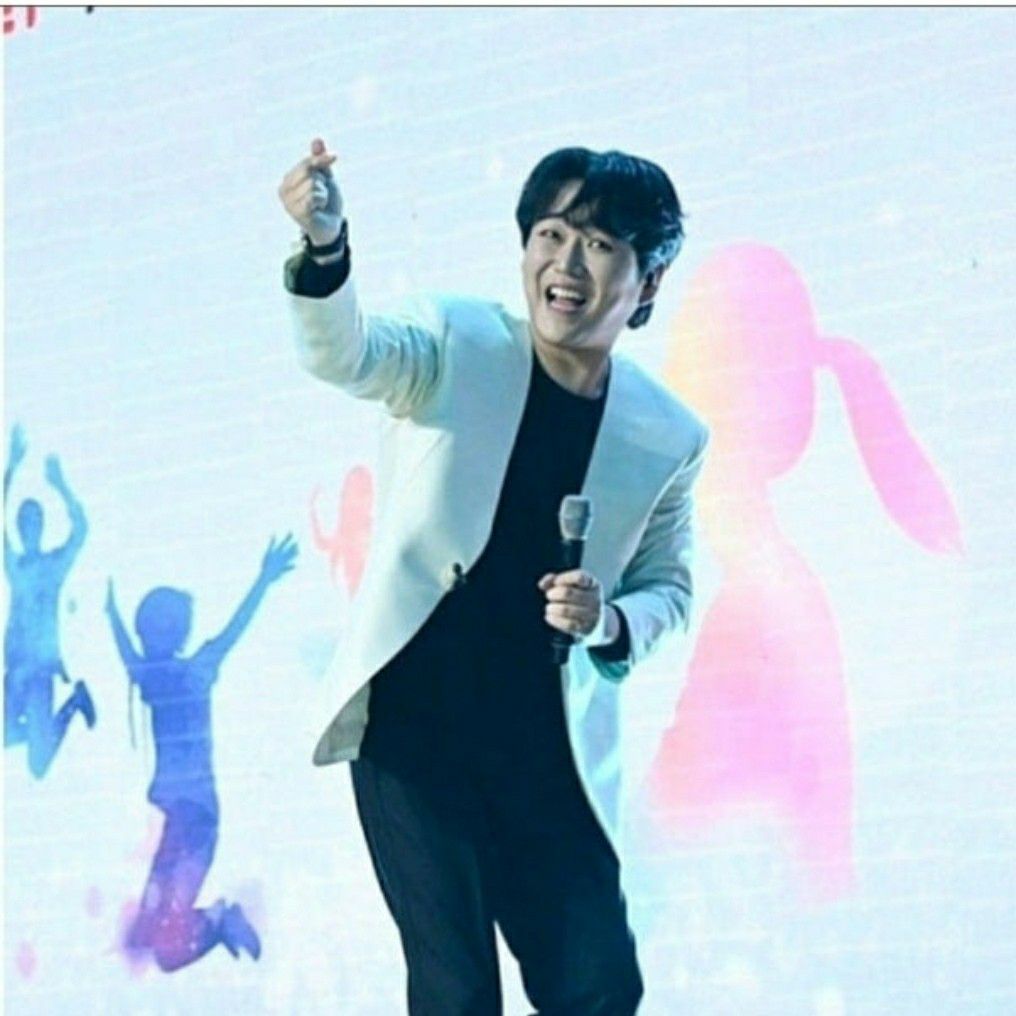 Behind-the-scenes cut of Hwang Youngwoong