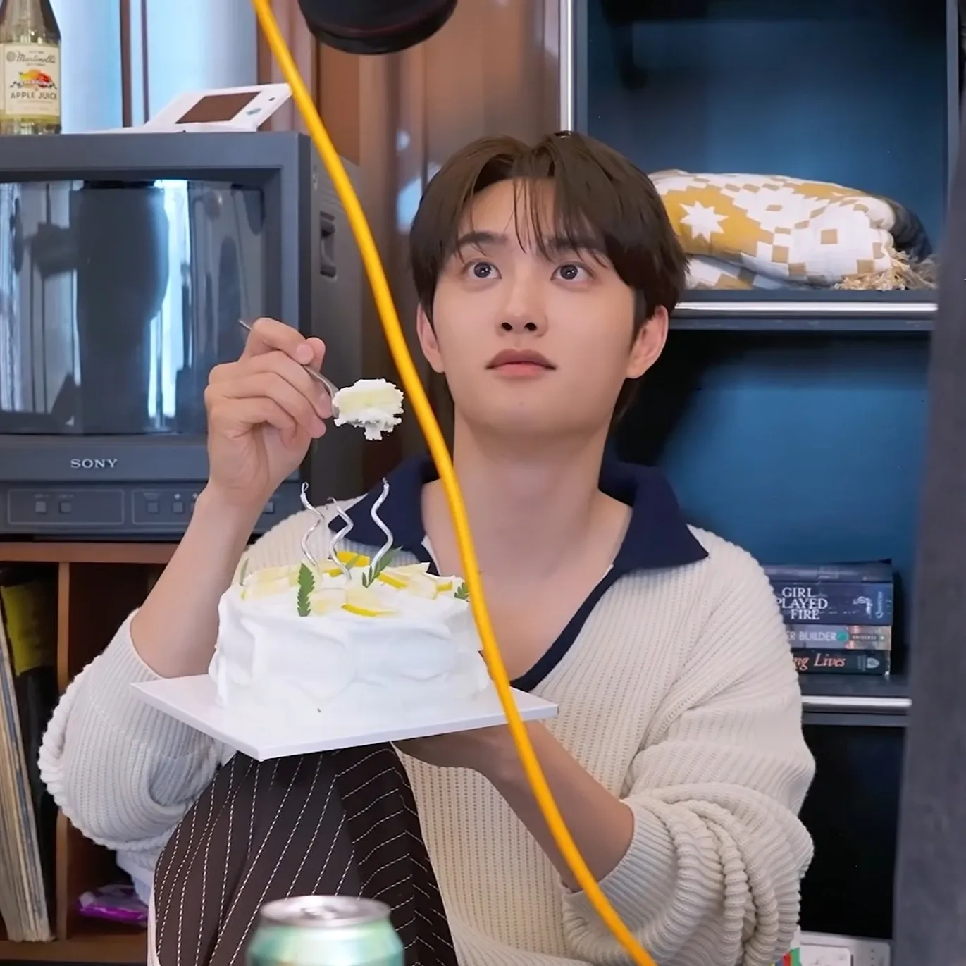 Cuplikan di balik layar dari Doh Kyungsoo (D.O.)