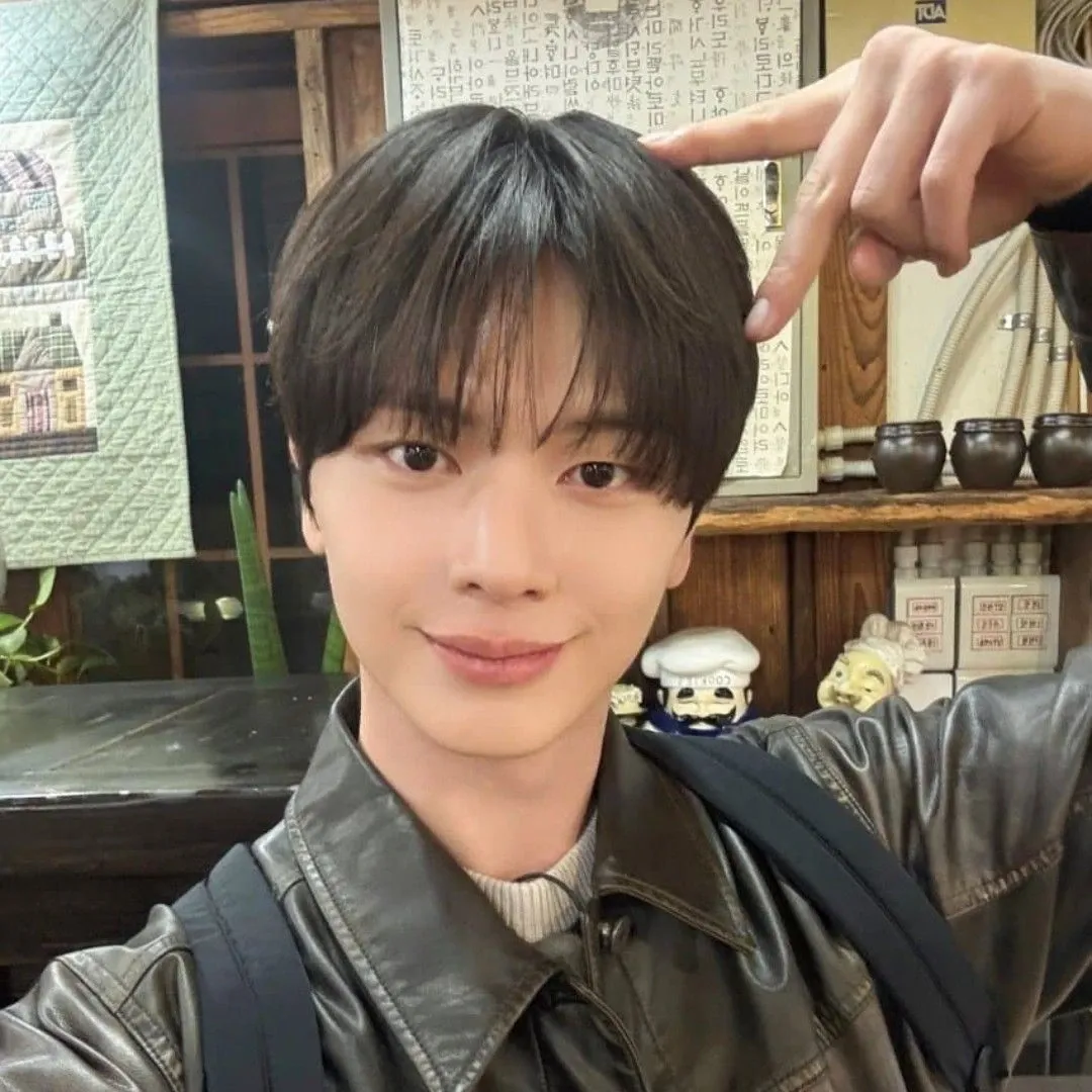 Behind-the-scenes cut of Yook Sungjae