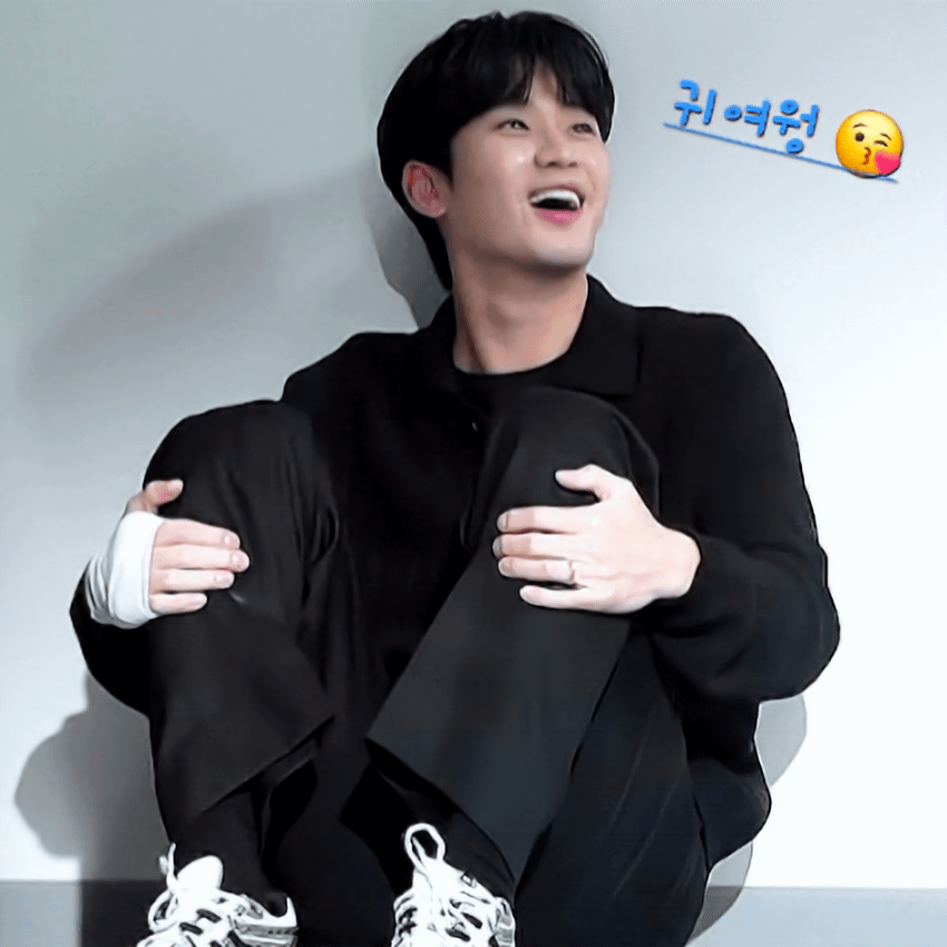 金秀賢的最新照片