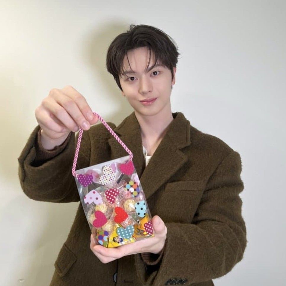 Latest photo of Yook Sungjae