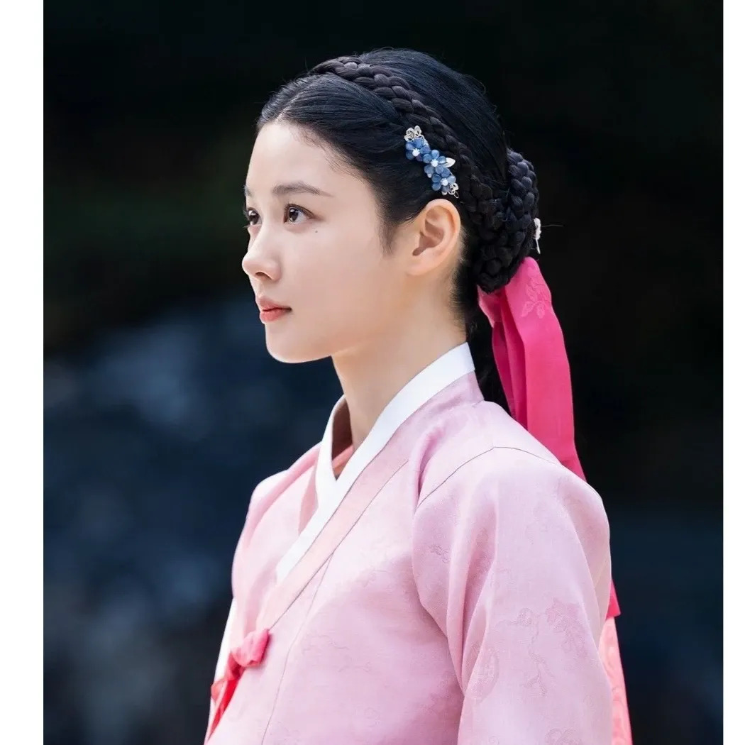 Behind-the-scenes cut of Kim Youjung