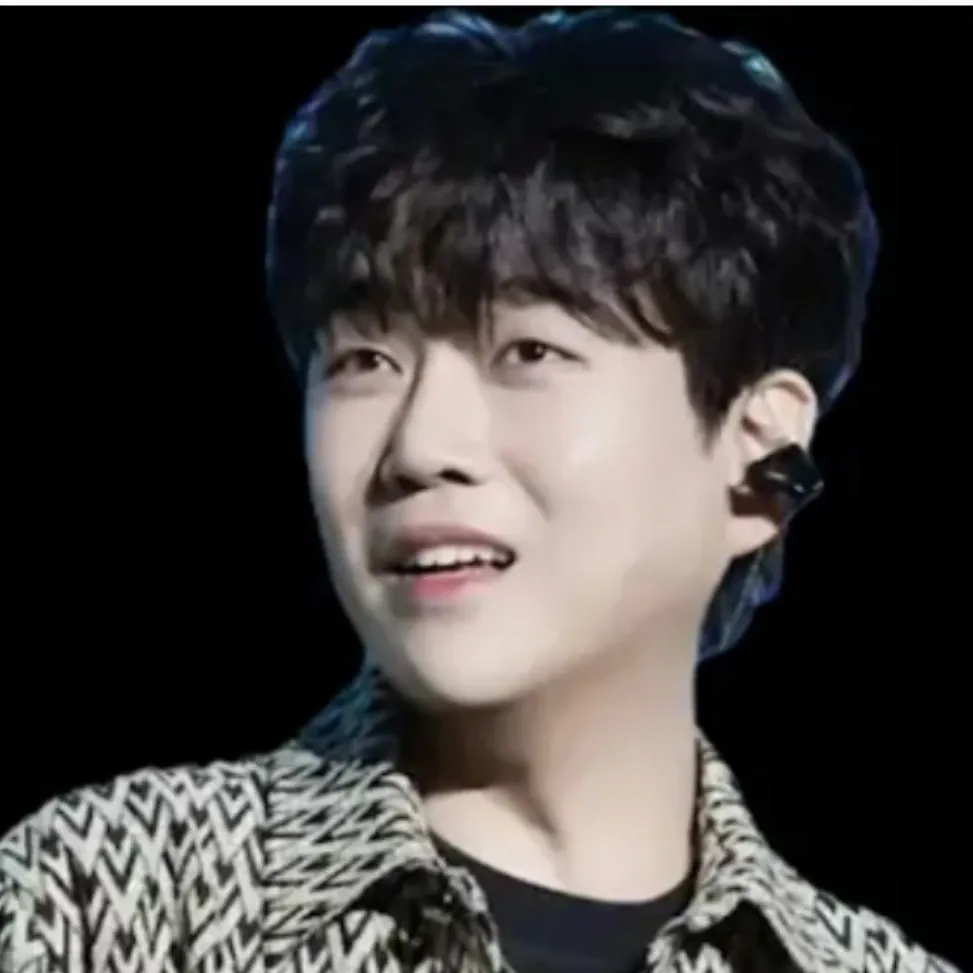 A moment captured by a fan of Hwang Youngwoong