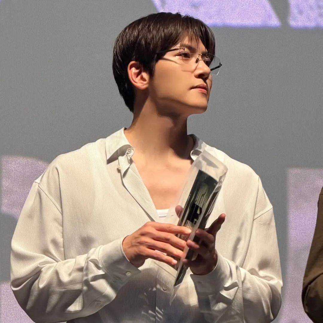Behind-the-scenes cut of Ji Changwook