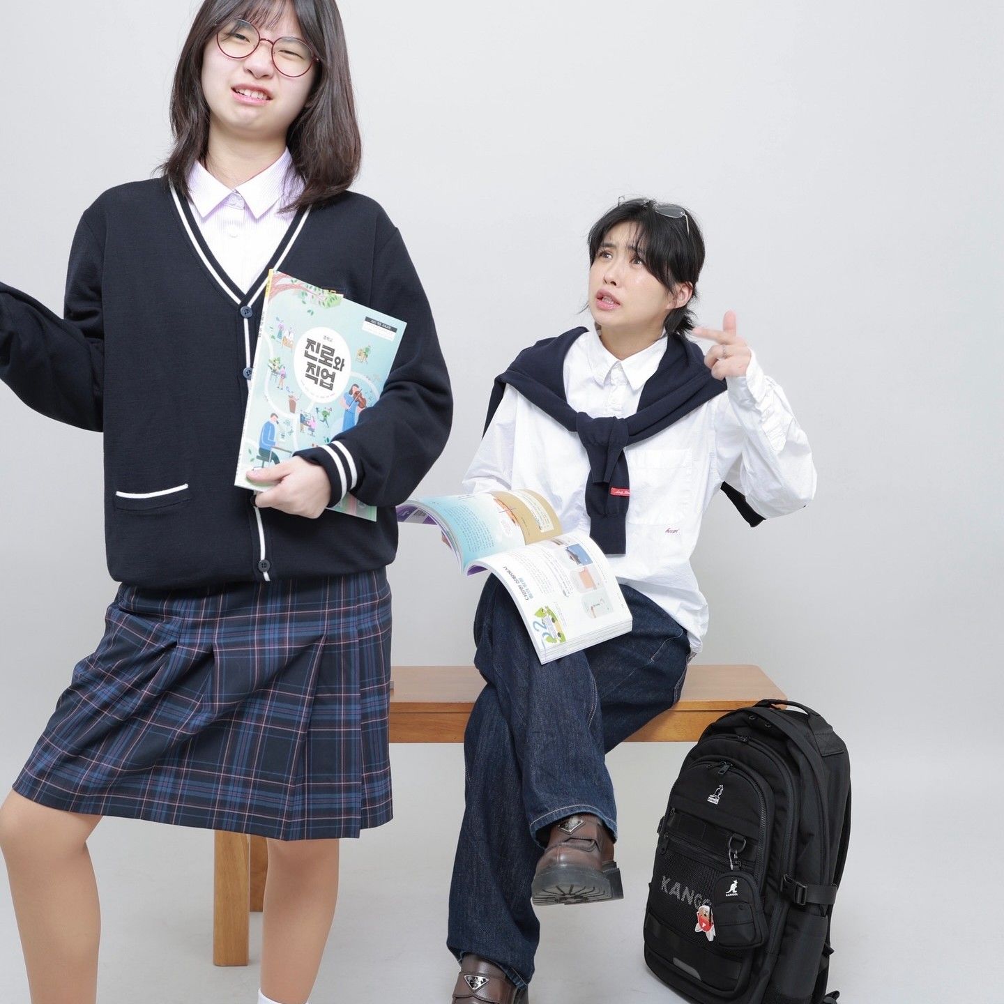 Behind-the-scenes cut of Aiki