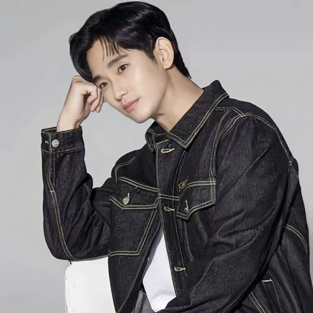 粉丝拍下的金秀贤瞬间