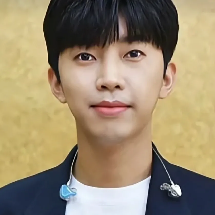 Behind-the-scenes cut of Lim Youngwoong