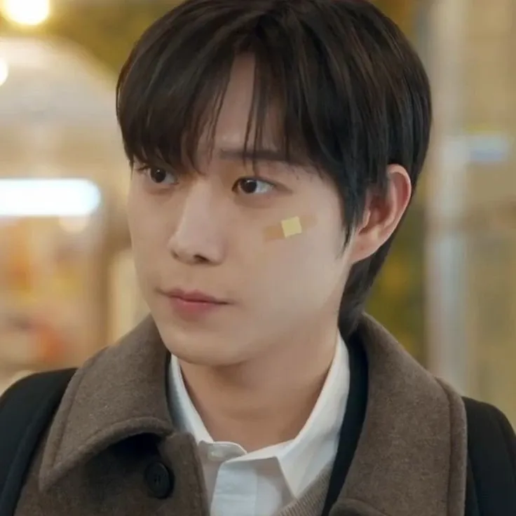 Behind-the-scenes cut of Kim Youngdae